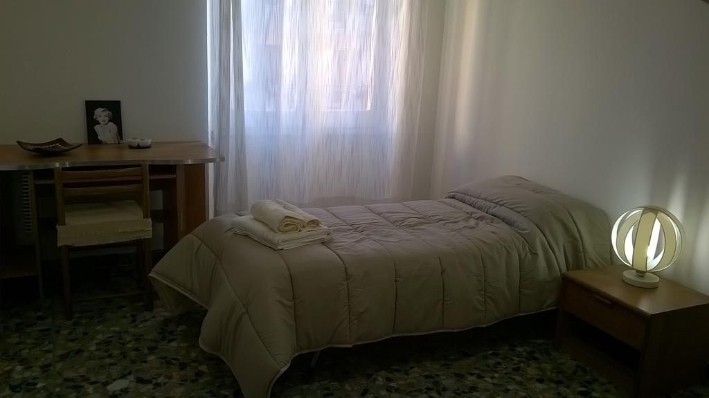 B&B Argentiera 12 Κάλιαρι Δωμάτιο φωτογραφία